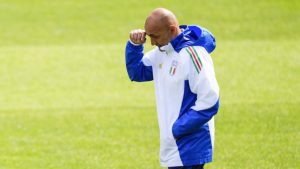 Sylvinho provoca l'Italia: "Spagna favorita anche con i panchinari"