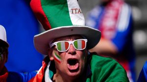 L'entusiasmo di un tifoso a Euro 2024 - Lapresse - Faziosi.it