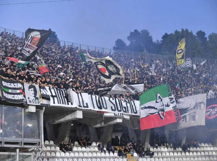 I tifosi dell'Ascoli - Lapresse - Faziosi.it