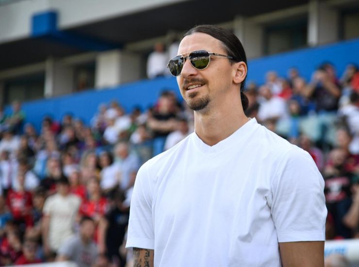 Zlatan Ibrahimovic osserva il suo Milan - Lapresse - Faziosi.it