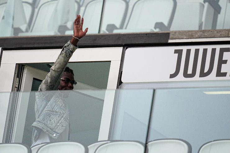 Paul Pogba saluta i tifosi allo Stadium - Lapresse - Faziosi